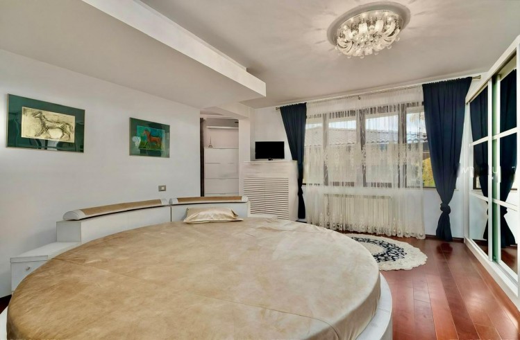 Vila premium tip duplex de vanzare 5 camere zona Iancu Nicolae,Bucuresti