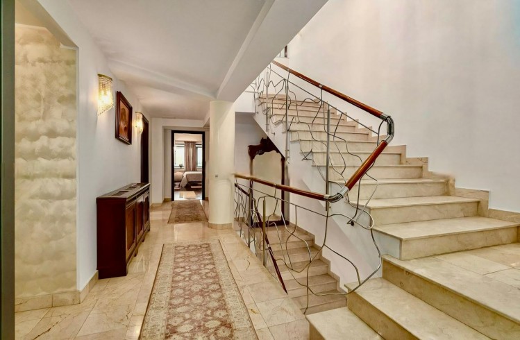 Vila premium tip duplex de vanzare 5 camere zona Iancu Nicolae,Bucuresti