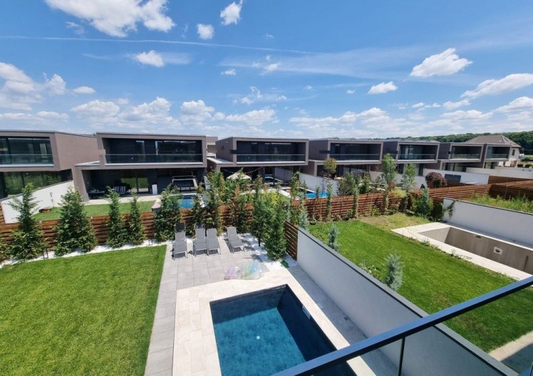Vila smart de vanzare 5 camere complex de vile individuale piscina proprie, Pipera