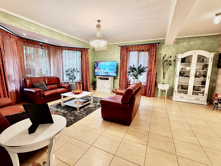 Spacious, fully renovated villa with landscaped garden and spectacular terrace – Pipera