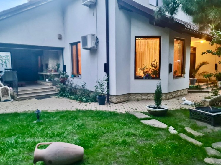 Vila spatioasa de vanzare 7 camere cu gradina amenajata si terasa spectaculoasa - Pipera, Bucuresti