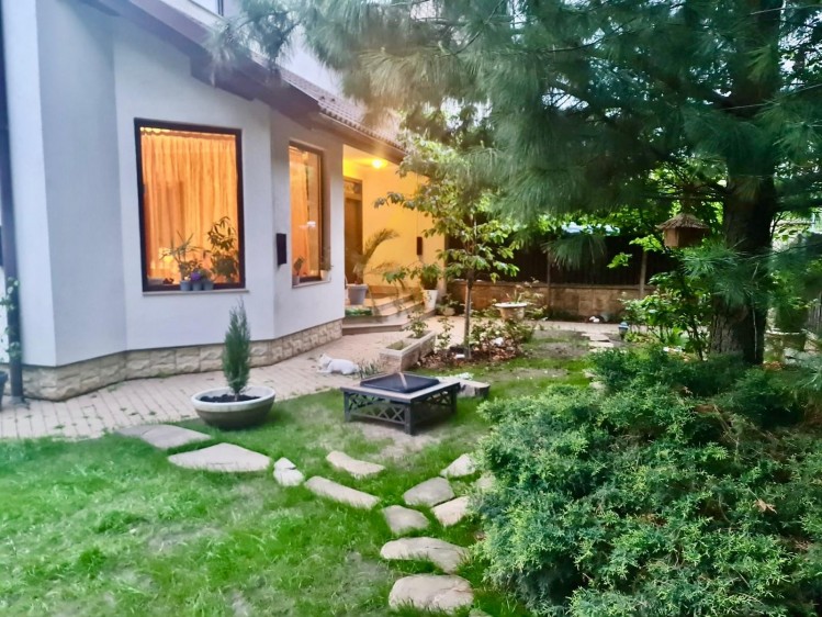 Spacious, fully renovated villa with landscaped garden and spectacular terrace – Pipera