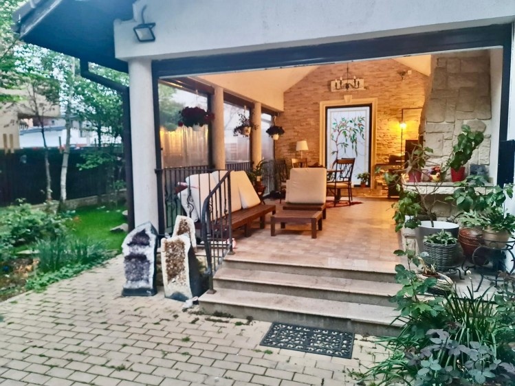Spacious, fully renovated villa with landscaped garden and spectacular terrace – Pipera