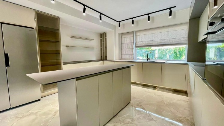 Vila tip duplex de vanzare 3 dormitoare, zona Iancu Nicolae - Padurea Baneasa, Bucuresti