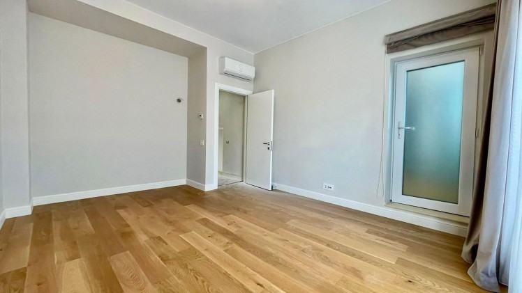 Vila tip duplex de vanzare 3 dormitoare, zona Iancu Nicolae - Padurea Baneasa, Bucuresti