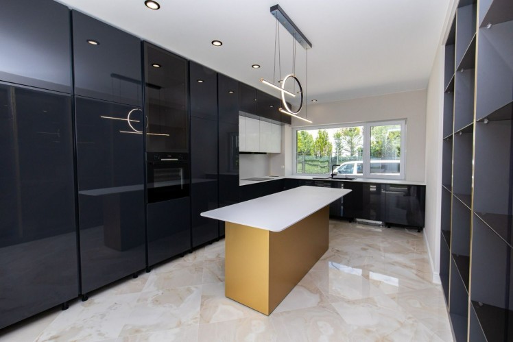Vila tip duplex de vanzare 3 dormitoare, zona Iancu Nicolae - Padurea Baneasa, Bucuresti