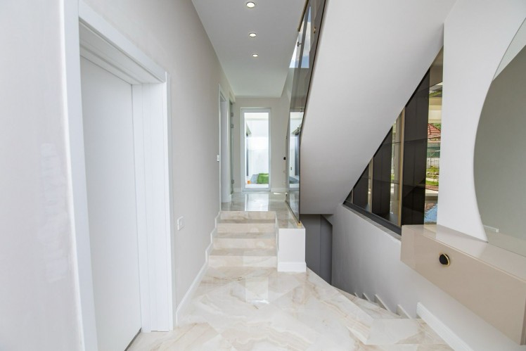 Vila tip duplex de vanzare 3 dormitoare, zona Iancu Nicolae - Padurea Baneasa, Bucuresti