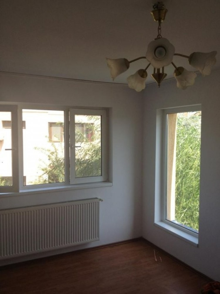 Vila tip duplex de vanzare 6 camere, teren generos, oras Otopeni, judetul Ilfov