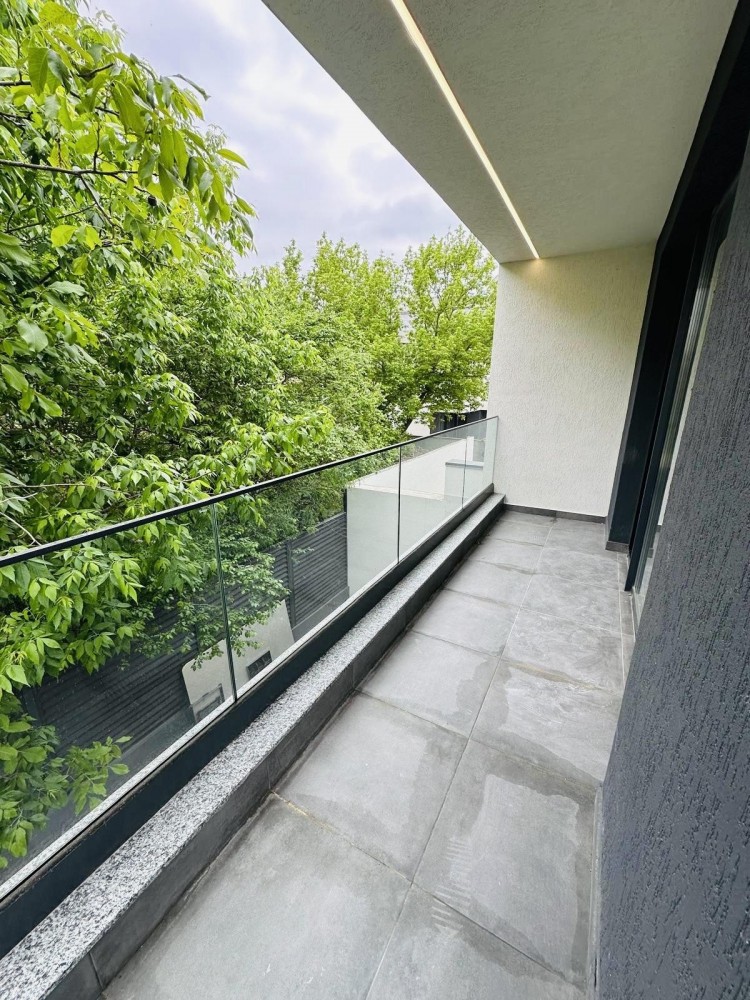 Duplex type villa for sale 6 rooms Iancu Nicolae - Jolie Ville area, Bucharest