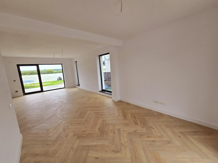 Vila tip duplex langa padure, 4 camere cu acces facil catre DN1, Corbeanca, judetul Ilfov