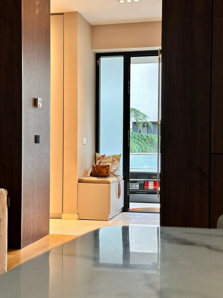 Semi-detached villa for sale fully furnished and equipped 4 rooms Corbeanca area, Ilfov county