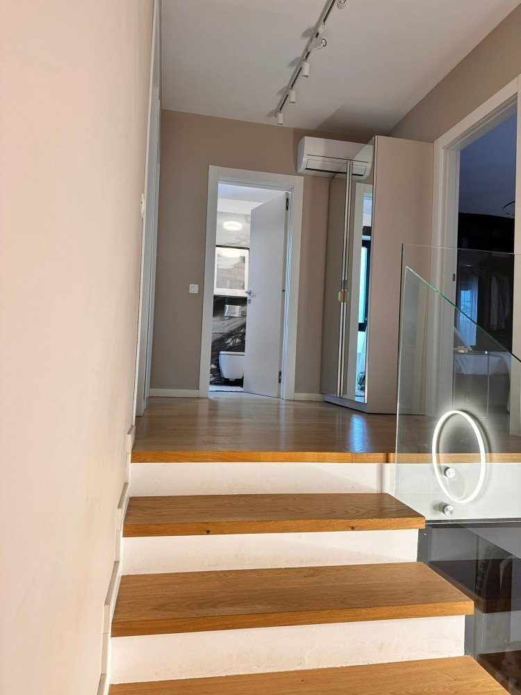 Semi-detached villa for sale fully furnished and equipped 4 rooms Corbeanca area, Ilfov county